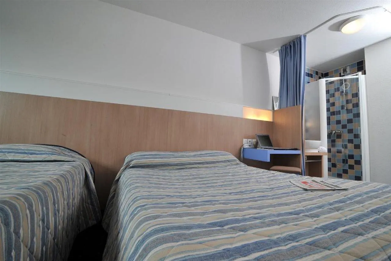 The Originals Access, Hotel Millau Sud LʼHospitalet-du-Larzac 2*,